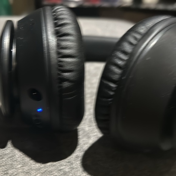 Black Uliptz Bluetooth Headphones - Picture 4 of 4